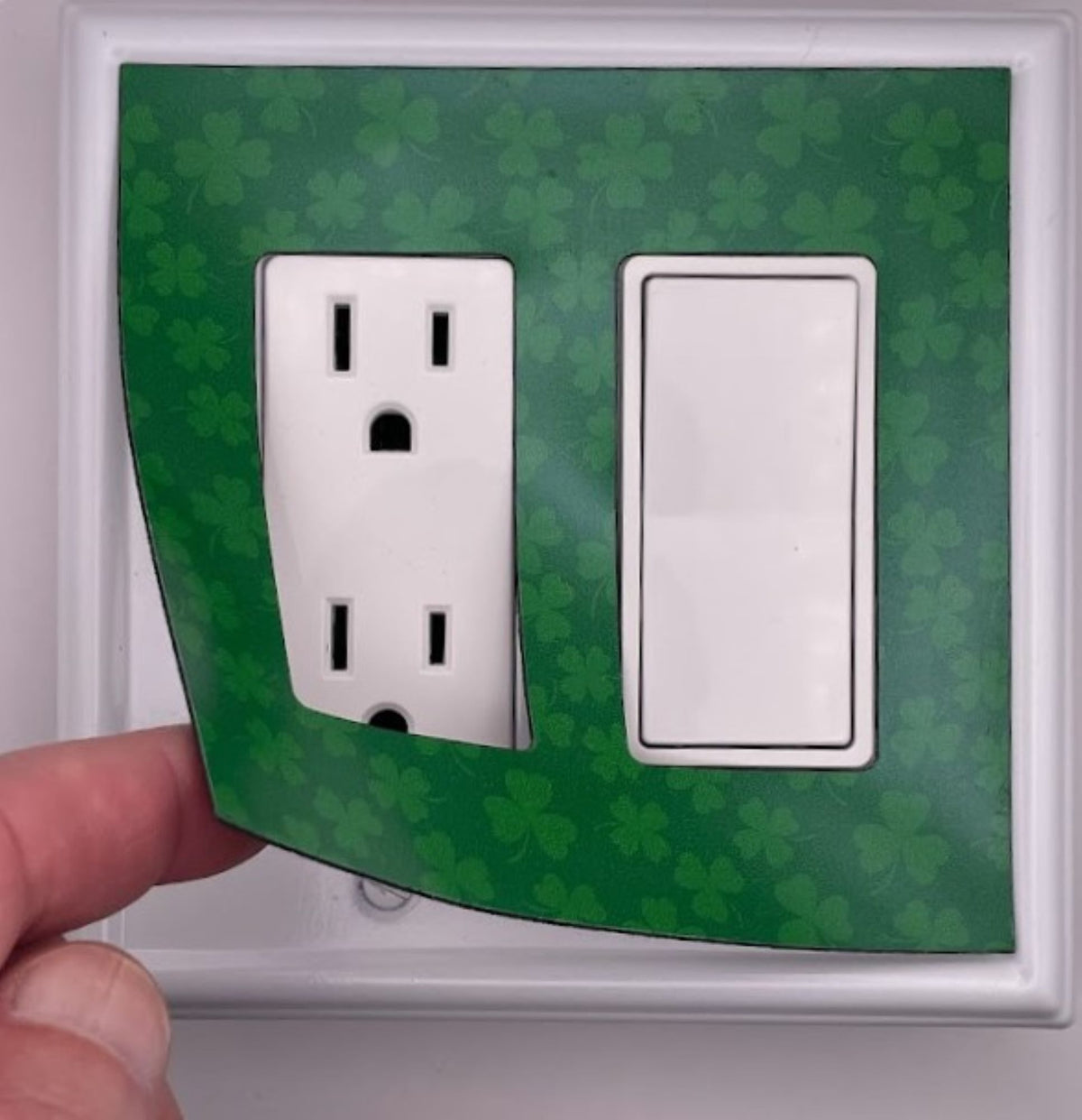 Shamrocks Decorative Magnetic Insert
